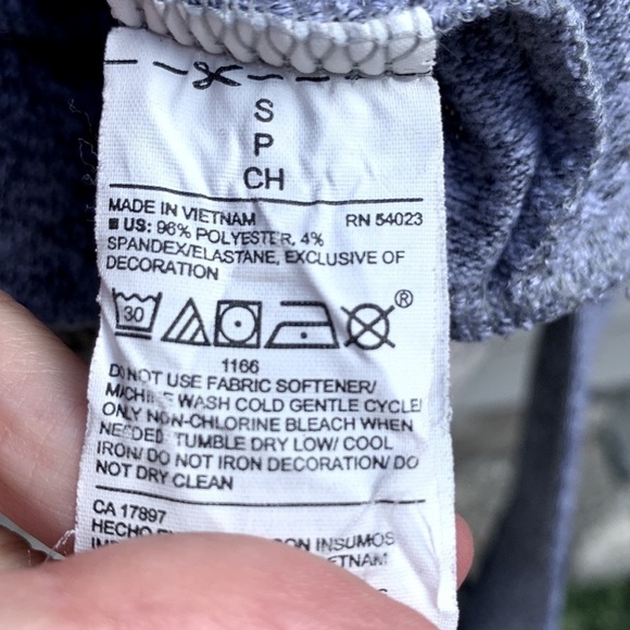 Old Navy Active Go-Dry Heathered Gray Mock Neck Sweater - Picture 12 of 13